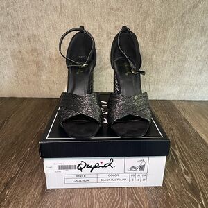 Qupid Women's Black Raffia Heels